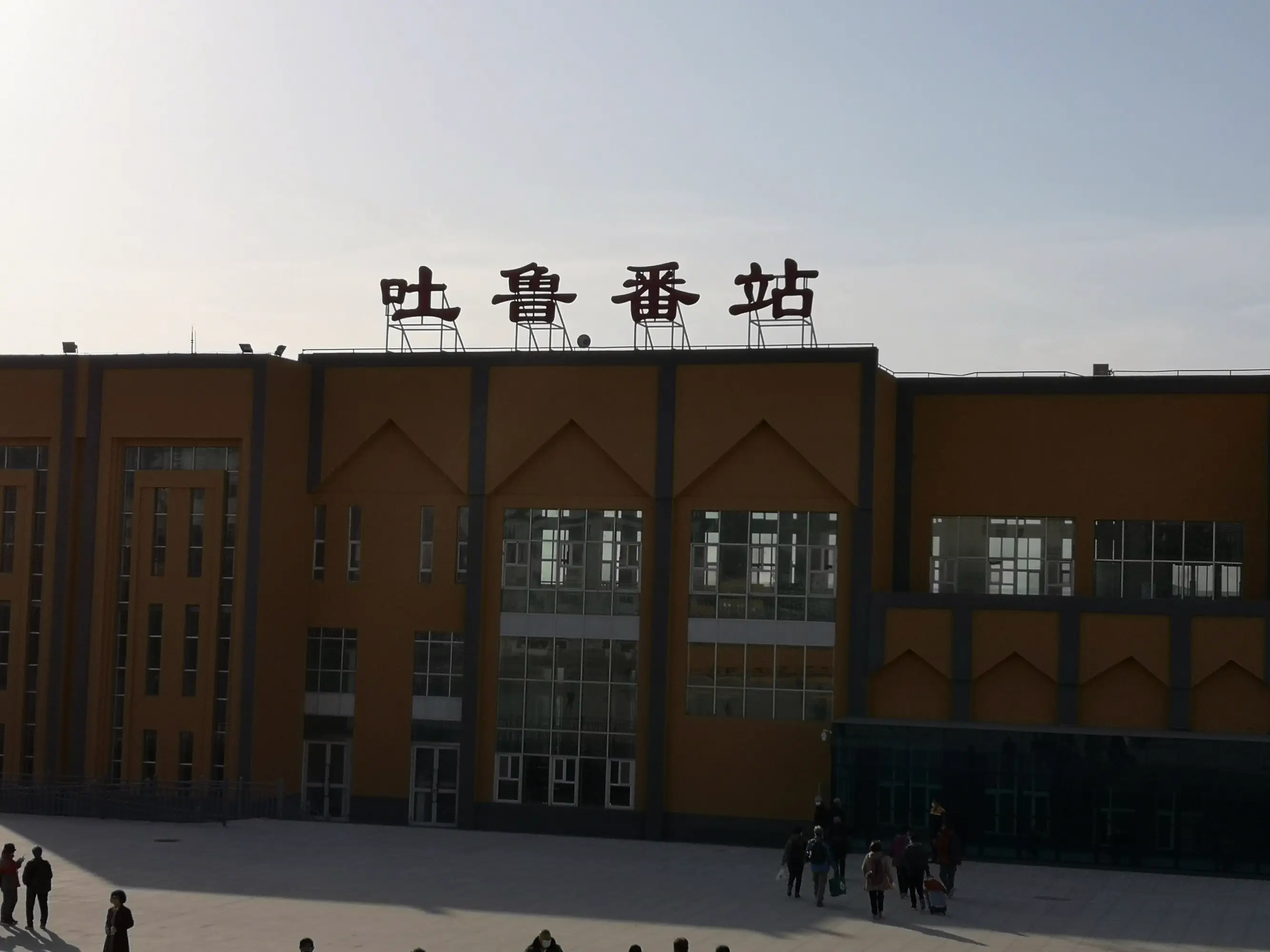 武汉到吐鲁番物流公司-武汉至吐鲁番专线（县/镇-派送无盲点）